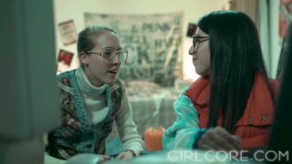 Nerdy Lesbians Blinded By Science & Hot Virtual MILF-GIRLCORE