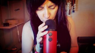 Sensual Mouth Sounds for Beautiful Italian Milf - 3 image