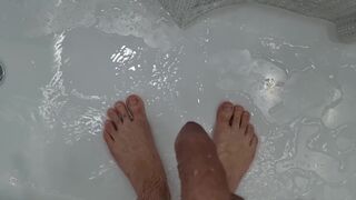 MY STEPMOM IS CRAZY!!! SHE DOESN'T HESITATE TO COME INTO MY BATHROOM WHEN I'M WASHING