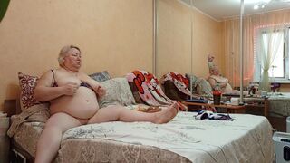 Mother-in-law masturbates her meaty pussy in the evenings and rubs her big tits