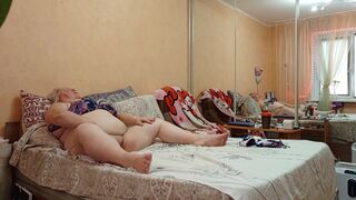 Mother-in-law masturbates her meaty pussy in the evenings and rubs her big tits