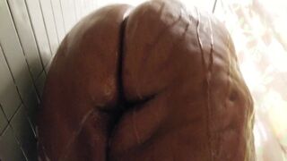 hot ebon big beautiful woman takes a shower