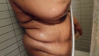 hot ebon big beautiful woman takes a shower