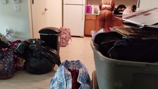 big beautiful woman gives the moving chap a admirable tip - 3 image
