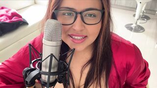 ASMR ROLEPLAY IN SPANISH STEPMOM FLIRTS U!