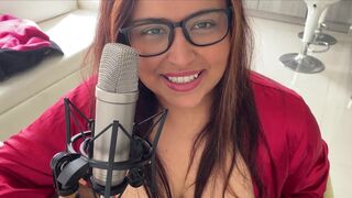 ASMR ROLEPLAY IN SPANISH STEPMOM FLIRTS U!