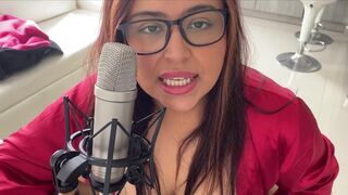 ASMR ROLEPLAY IN SPANISH STEPMOM FLIRTS U!