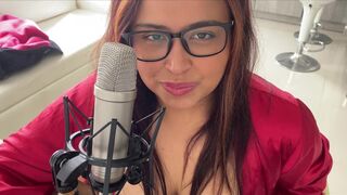 ASMR ROLEPLAY IN SPANISH STEPMOM FLIRTS U!