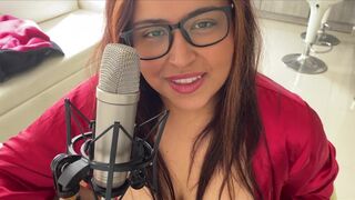 ASMR ROLEPLAY IN SPANISH STEPMOM FLIRTS U!