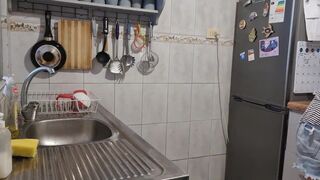 Mamma in kitchen clean Large milk sacks love muffins