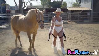 Sexy Latina teen posed with hot MILF with amazing big tits Mia Malkova