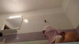 Amateur couple takes a bath, wife with hairy pussy, big ass, big tits. - 13 image
