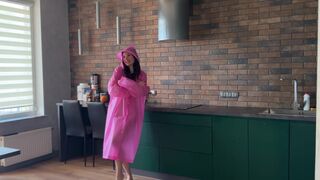 TRYING ON CLOTHES . SEXUAL MILF.