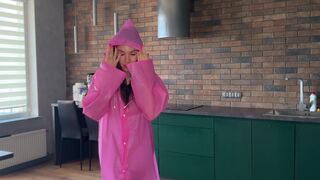 TRYING ON CLOTHES . SEXUAL MILF.