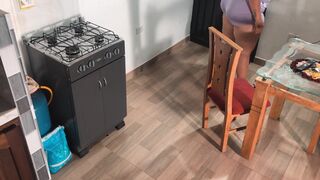 My neighbor helps me to spend the night and in the end she has a good fuck