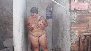 Paolitasexy & Magoculionero1 take turns deepthroating & riding each other's massive tits in the shower - 4 image