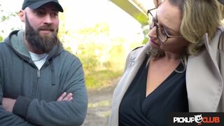 Jonny Oblong & Kathy Deep's wild MILF sexcapade in Pickup Club - 3 image