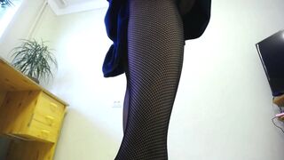 Curvy latin chick in fishnets hose show herself curves and play with cum-hole