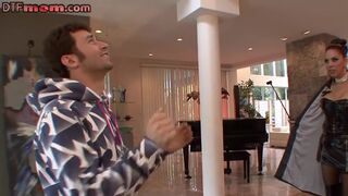 Dominant latex busty MILF pussyfucked by BWC on demand - 3 image