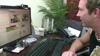 Vanessa Naughty Gets Her Pussy Fucked Live In A Chat Room