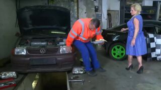 GERMAN amateur Milf fucked at the car garage