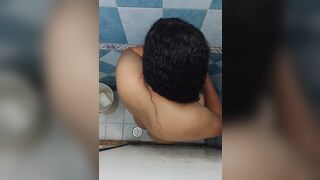 esposa gordibuena embarazada en la ducha