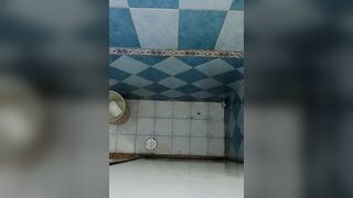 esposa gordibuena embarazada en la ducha