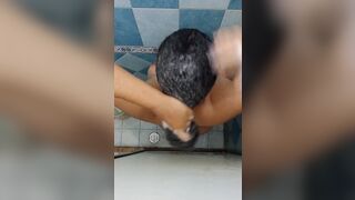 esposa gordibuena embarazada en la ducha