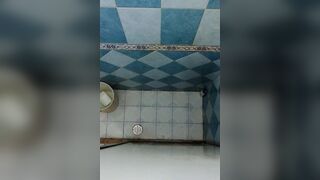 esposa gordibuena embarazada en la ducha - 6 image