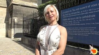 41 years old Kim is a super sexy milf who loves sodomy!