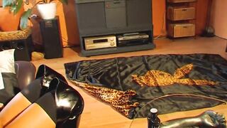 Er hat die geile striperin abgeschleppt!