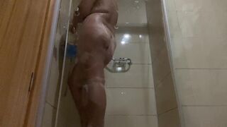 Fucking a hot MILF in a hotel shower