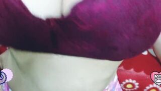 Madrastra juega con sus grandes senos - 2 image