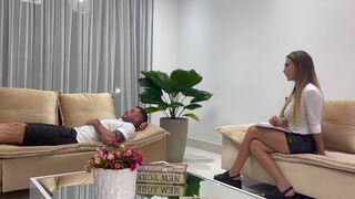 Psicologa prueba esperma de paciente impotente - 5 image