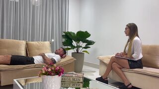 Psicologa prueba esperma de paciente impotente - 6 image