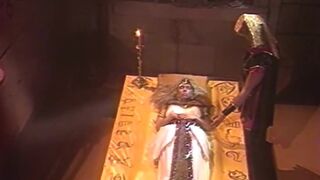 Loira perfeita fudendo com maestria