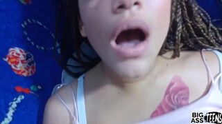 Sex with my girlfriend on the sofa at home when the mother-in-law is not there we take advantage of the moment to fuck ful creampie in the big ass anal