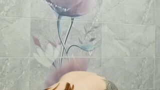 MILF STEPMOTHER PLAYS WITH HERSELF IN THE BATHROOM TO MAKE YOU CUM