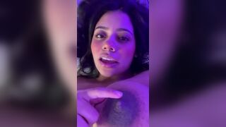 Necesito esas grandes manos papi - CLOSE UP-  vamos a exprimir mis grandes tetas