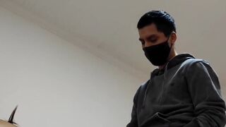 Jovencito rompiendole el oyo a escort madura