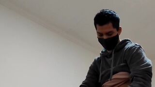 Jovencito rompiendole el oyo a escort madura