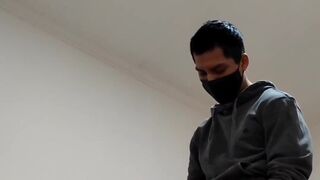 Jovencito rompiendole el oyo a escort madura