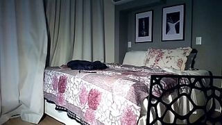 SUZY SE MASTURBATING