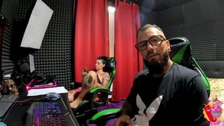 Tommy A Canaglia la scopa a pecora mentre la vacca mangia l'uva (Sborrata in Bocca finale) - 3 image