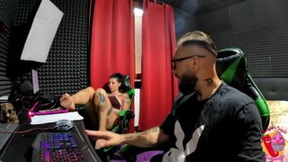 Tommy A Canaglia la scopa a pecora mentre la vacca mangia l'uva (Sborrata in Bocca finale) - 5 image