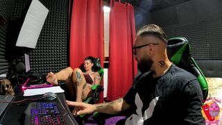 Mentre mangio l'uva Tommy A Canaglia ne approfitta e mi scopa a pecora (Sborrata in bocca finale) - 5 image