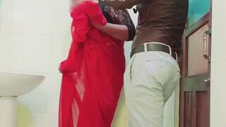 Boss had sex inside the office bathroom with Hot Milf