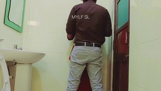 Boss had sex inside the office bathroom with Hot Milf