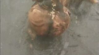 Fat woman fucked outdoors in the mud - 4 image