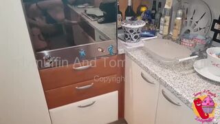 Lui la penetra prima di uscir di casa